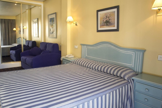 Imagen de la habitación del Hotel Villa Laredo. Foto 7