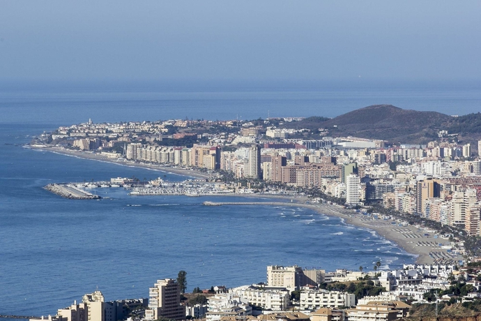 Imagen de los exteriores del Hotel Villa Laredo. Foto 11