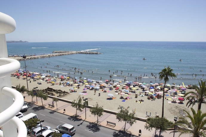 Imagen de los exteriores del Hotel Villa Laredo. Foto 13