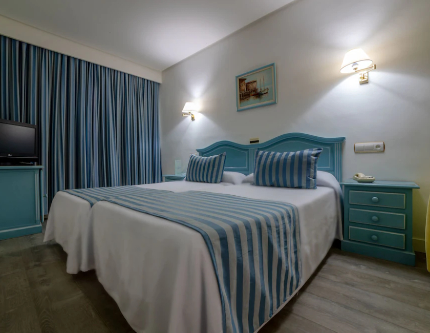 Imagen de la habitación del Hotel Villa Laredo. Foto 6