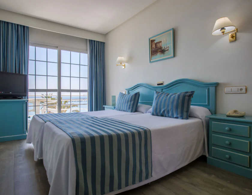 Imagen de la habitación del Hotel Villa Laredo. Foto 7