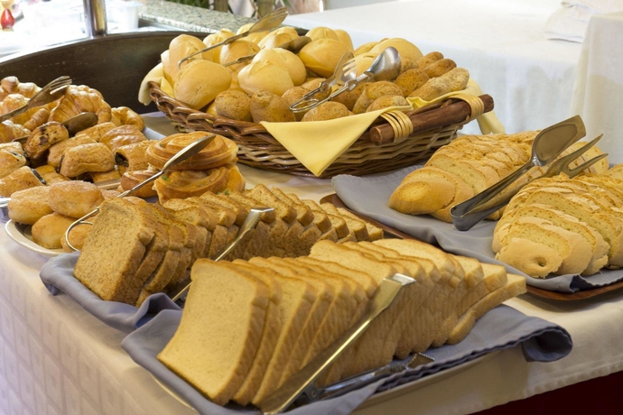 Imagen del bar/restaurante del Hotel Villa Laredo. Foto 3