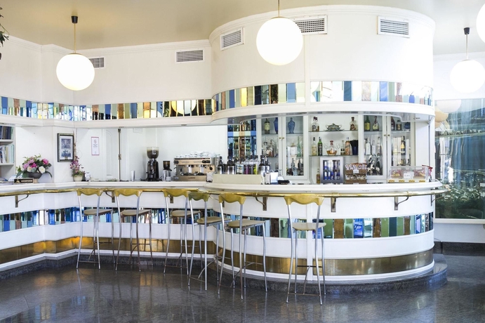 Imagen del bar/restaurante del Hotel Villa Laredo. Foto 5