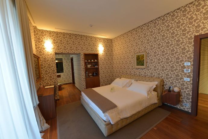 Imagen general del Hotel Villa Lario Resort Mandello. Foto 3