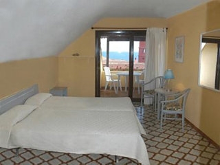 Imagen de la habitación del Hotel Villa Las Flores. Foto 7