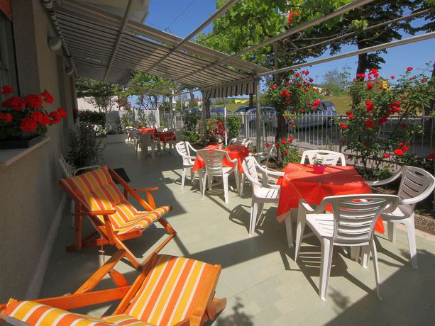Imagen de los exteriores del Hotel Villa Lauda. Foto 11