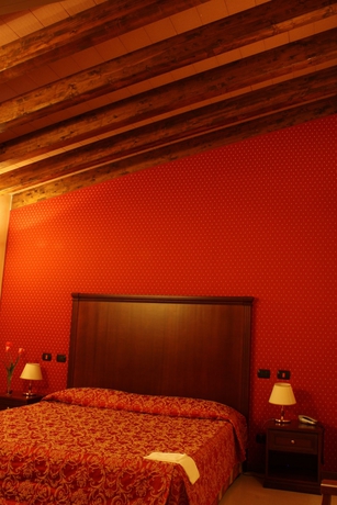 Imagen de la habitación del Hotel Villa Lauri. Foto 5