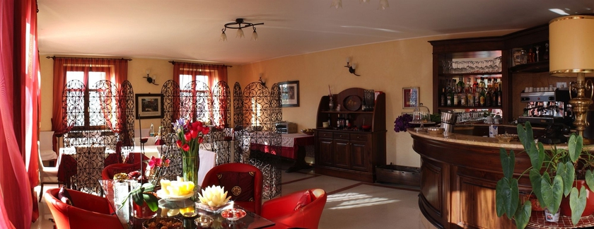 Imagen del bar/restaurante del Hotel Villa Lauri. Foto 2