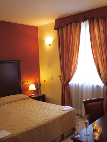Imagen de la habitación del Hotel Villa Lauri. Foto 7