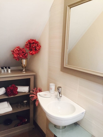 Imagen de la habitación del Hotel Villa Le Palais. Foto 2