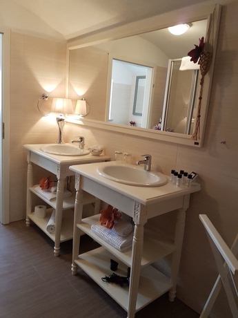 Imagen de la habitación del Hotel Villa Le Palais. Foto 15