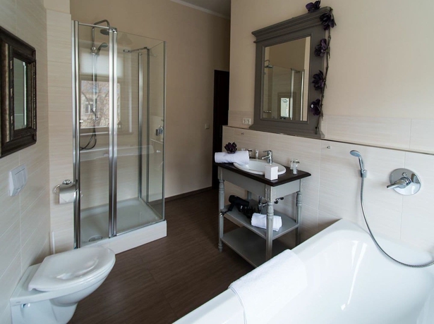 Imagen de la habitación del Hotel Villa Le Palais. Foto 19