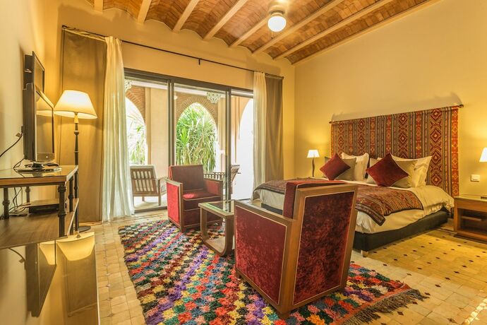 Imagen general del Hotel Villa Le Perroquet Bleu. Foto 4