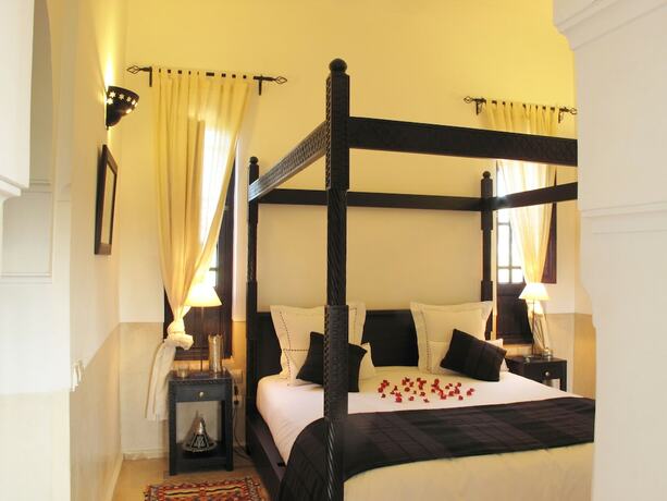 Imagen de la habitación del Hotel Villa Le Perroquet Bleu. Foto 17