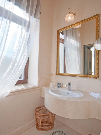 Imagen de la habitación del Hotel Villa Le Premier Maestro. Foto 3