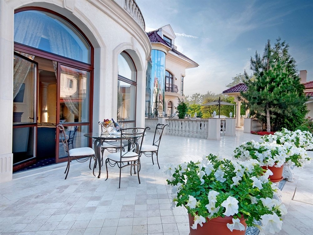 Imagen de los exteriores del Hotel Villa Le Premier Maestro. Foto 8