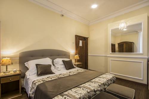 Imagen de la habitación del Hotel Villa Lecchi. Foto 6