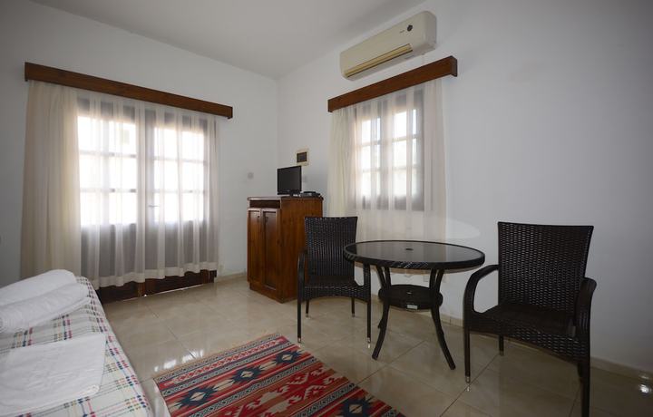 Imagen de la habitación del Hotel Villa Lembos. Foto 7