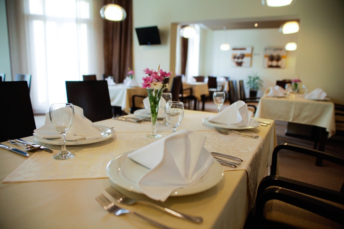 Imagen del bar/restaurante del Hotel Villa Lenije. Foto 6