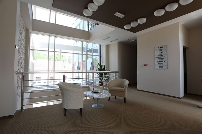 Imagen de los interiores del Hotel Villa Lenije. Foto 13