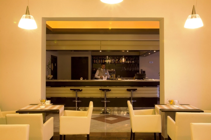 Imagen del bar/restaurante del Hotel Villa Lenije. Foto 7