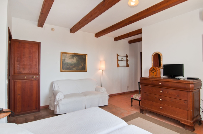 Imagen de los interiores del Hotel Villa Leon De Sineu. Foto 16