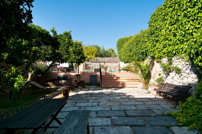 Imagen de los exteriores del Hotel Villa Leon De Sineu. Foto 12