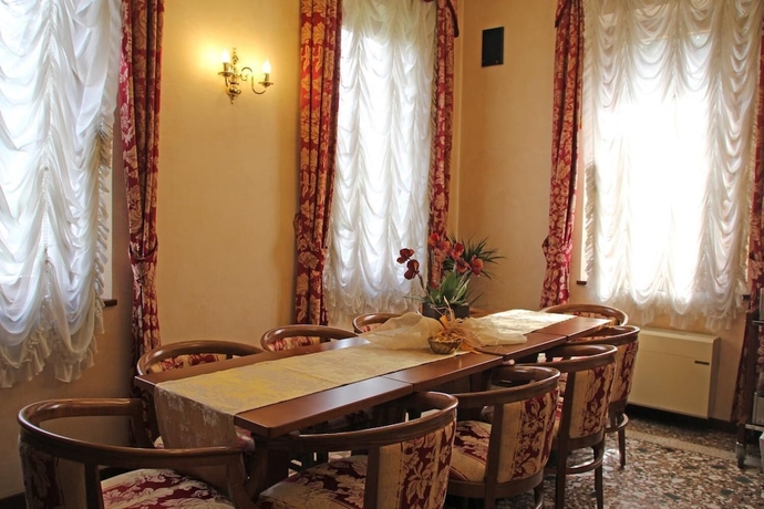 Imagen de la habitación del Hotel Villa Leon D'oro. Foto 12