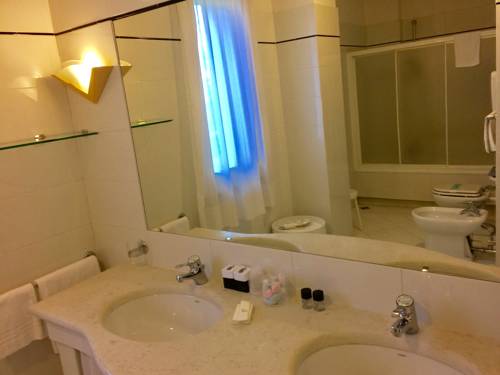 Imagen de la habitación del Hotel Villa Leri Spa. Foto 3