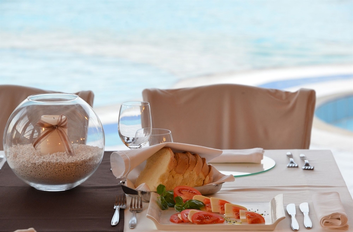 Imagen del bar/restaurante del Hotel Villa Letan. Foto 5