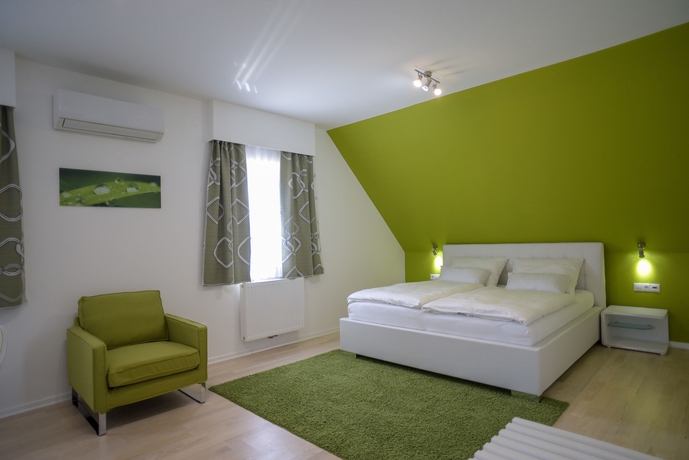 Imagen de la habitación del Hotel Villa Lika. Foto 8