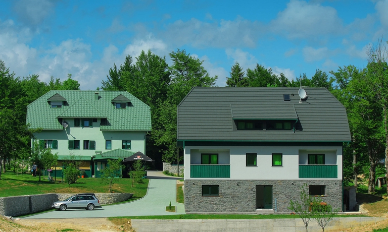 Imagen de los exteriores del Hotel Villa Lika. Foto 13