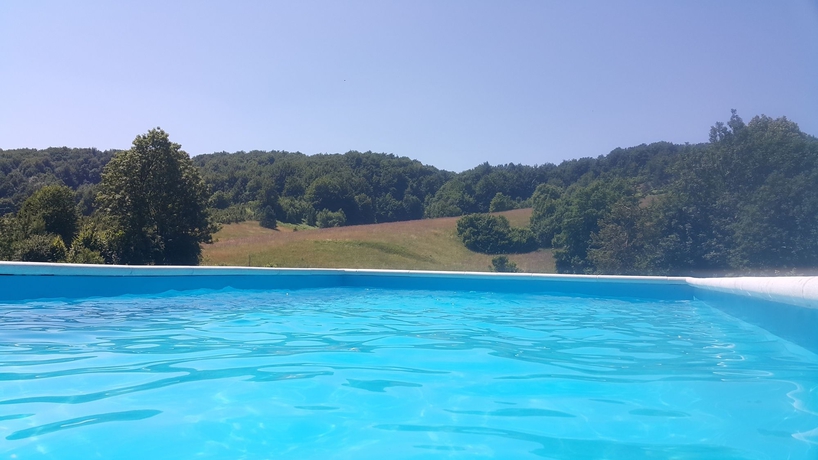 Imagen de la piscina del Hotel Villa Lika. Foto 15