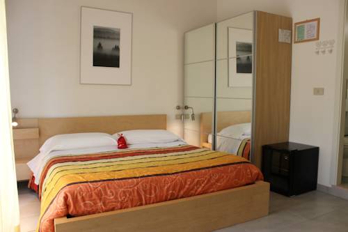 Imagen de la habitación del Hotel Villa Liliana. Foto 8
