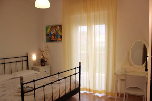 Imagen de la habitación del Hotel Villa Liliana. Foto 9