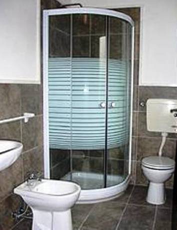Imagen de la habitación del Hotel Villa Liliana. Foto 13