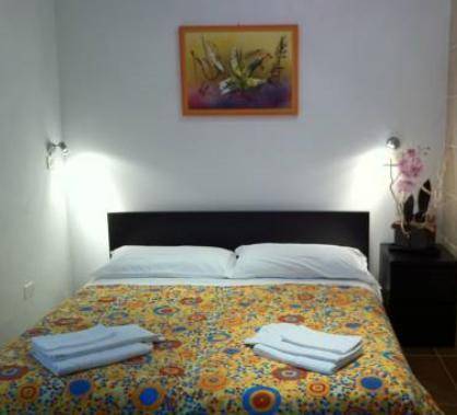 Imagen de la habitación del Hotel Villa Liliana. Foto 15