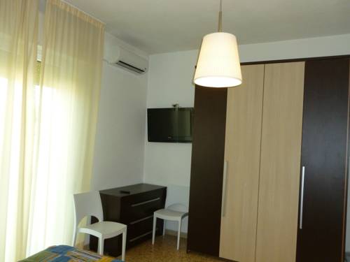 Imagen de la habitación del Hotel Villa Liliana. Foto 16