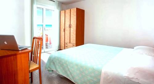 Imagen de la habitación del Hotel Villa Lina. Foto 6