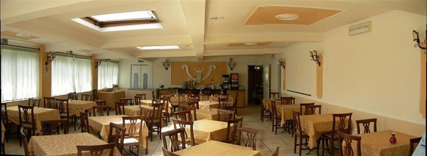 Imagen del bar/restaurante del Hotel Villa Linda. Foto 3