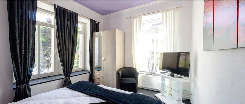 Imagen de la habitación del Hotel Villa Linde. Foto 4