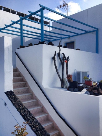 Imagen de los exteriores del Hotel Villa Livadaros. Foto 11