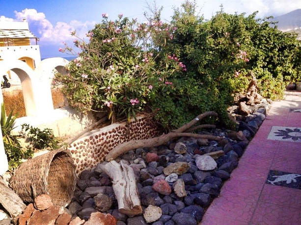 Imagen de los exteriores del Hotel Villa Livadaros. Foto 12