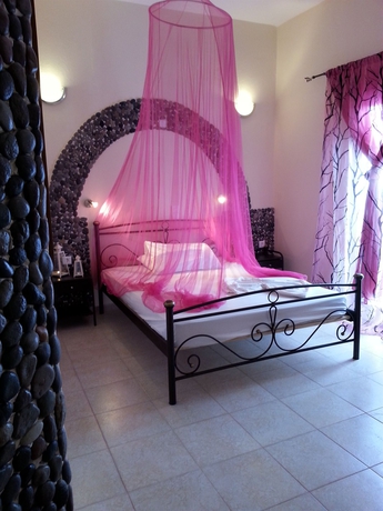 Imagen de la habitación del Hotel Villa Livadaros. Foto 6