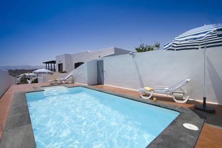 Imagen de la piscina del Hotel Villa Lomo Gordo. Foto 7