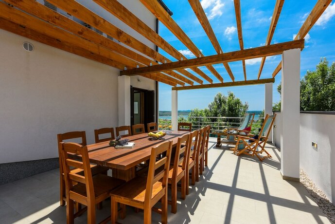 Imagen general del Hotel Villa Lubey in Ljubac. Foto 2