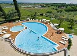 Imagen de la piscina del Hotel Villa Luisa Resort and Luxury Apartments. Foto 4