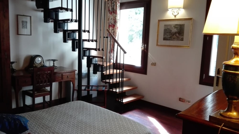 Imagen de la habitación del Hotel Villa Luppis. Foto 16