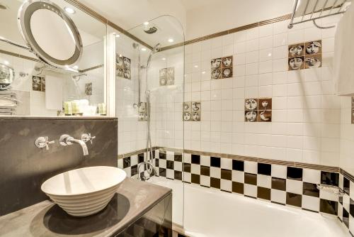 Imagen de la habitación del Hotel Villa Lutece Port Royal. Foto 13