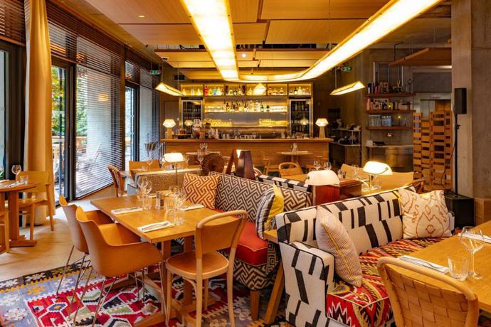 Imagen del bar/restaurante del Hotel Villa M. Foto 2